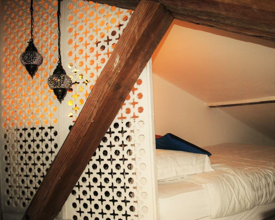 Les Routes Du Monde Bed & Breakfast Saint-Genies-de-Comolas Bagian luar foto